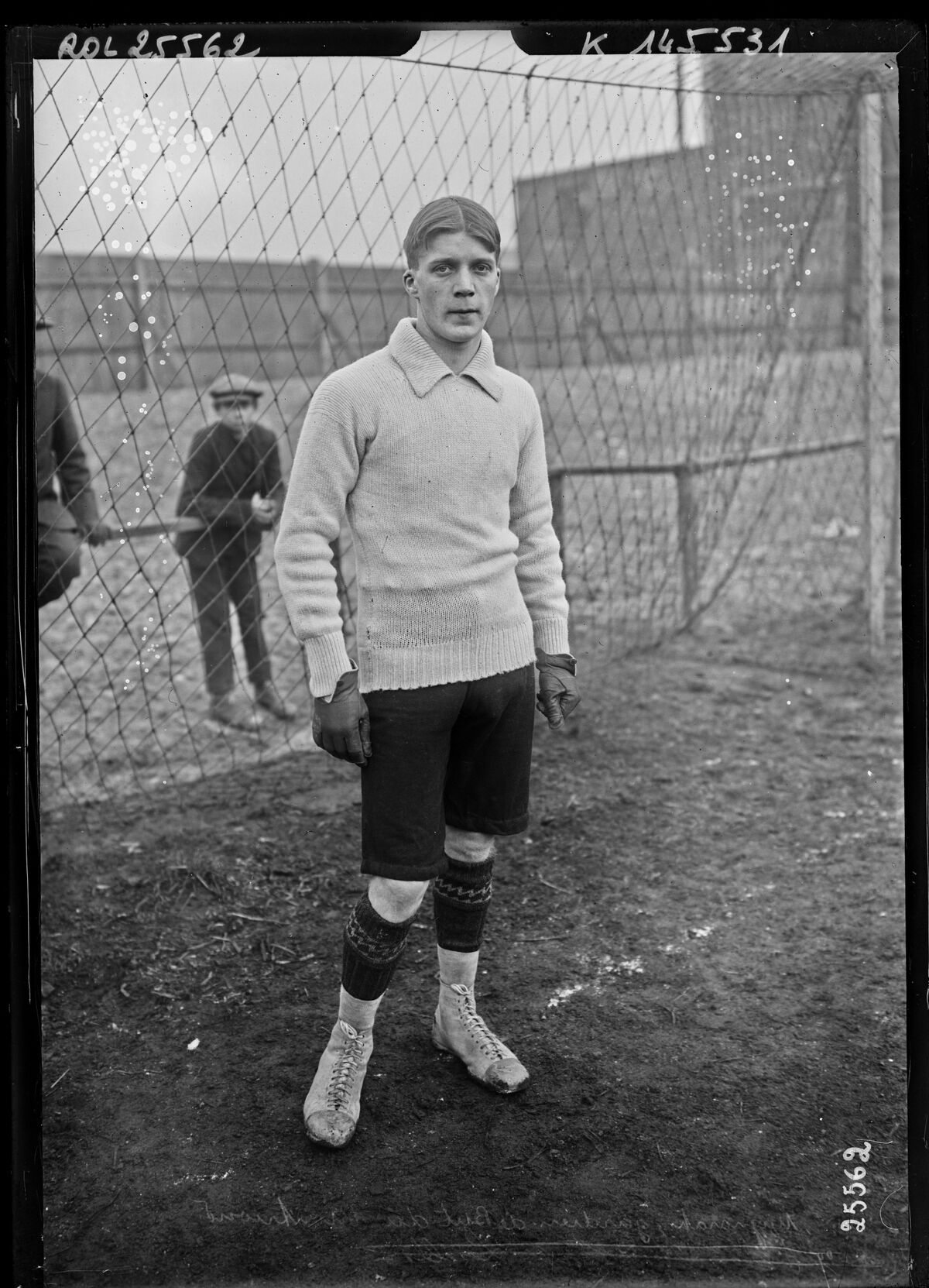 Maguenat, gardien de but du Montriond [football club, 1-1-13, Saint-Ouen] : [photographie de presse] / [Agence Rol]