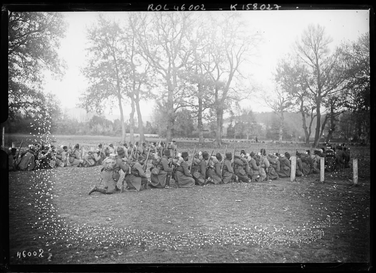 9-12-15, camp de tirailleurs sénégalais à Fréjus [les soldats à l'exercice au camp Robert ?] : [photographie de presse] / [Agence Rol]