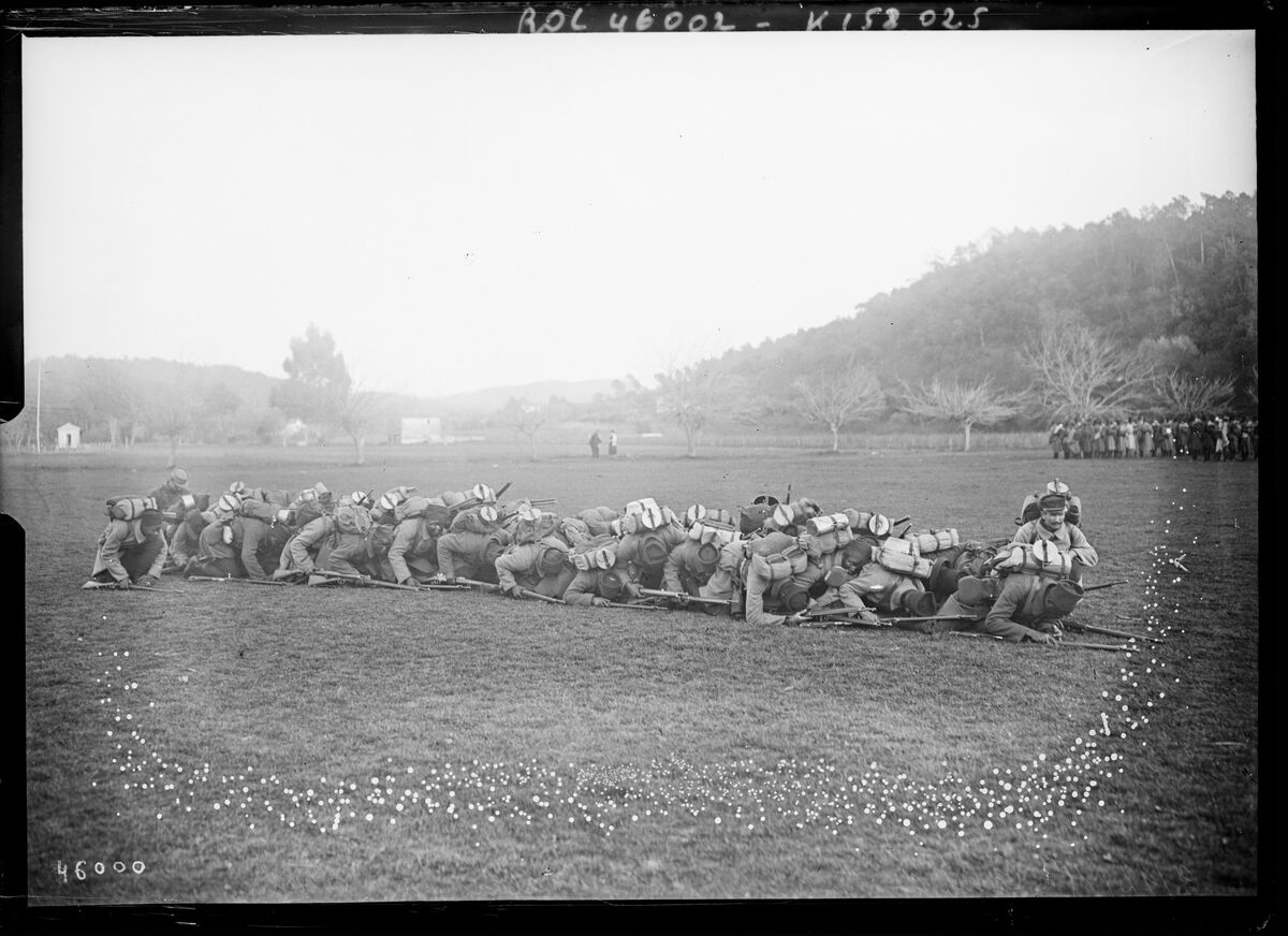 9-12-15, camp de tirailleurs sénégalais à Fréjus [les soldats à l'exercice au camp Robert ?] : [photographie de presse] / [Agence Rol]