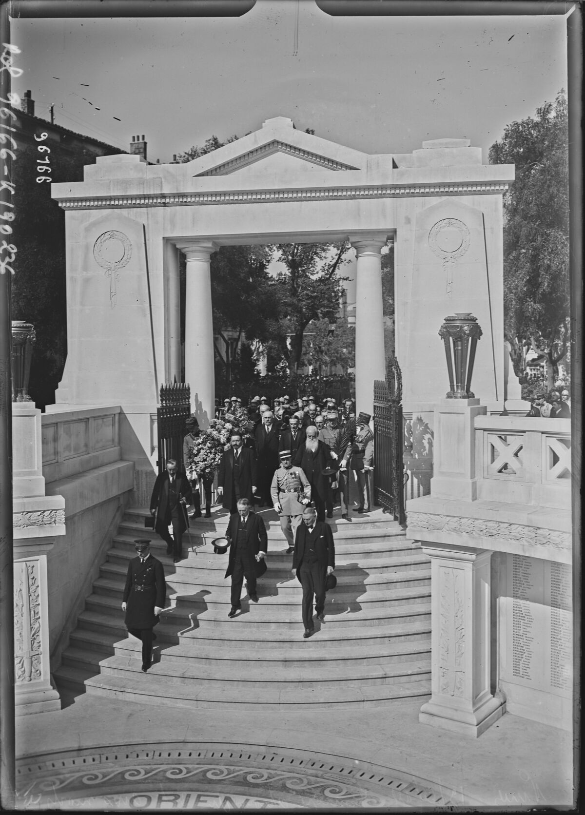 Nîmes, 13/10/24, inauguration du monument aux morts : [photographie de presse] / [Agence Rol]