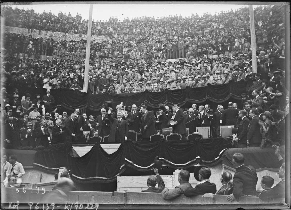12/10/24, voyage présidentiel à Nîmes, vue prise aux arènes : [photographie de presse] / [Agence Rol]