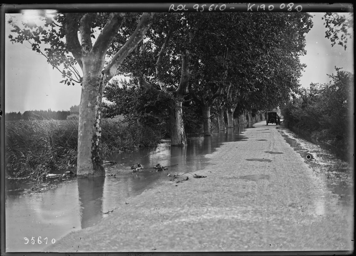 26-9-24, route de Bédarrides à Avignon [inondée] : [photographie de presse] / [Agence Rol]
