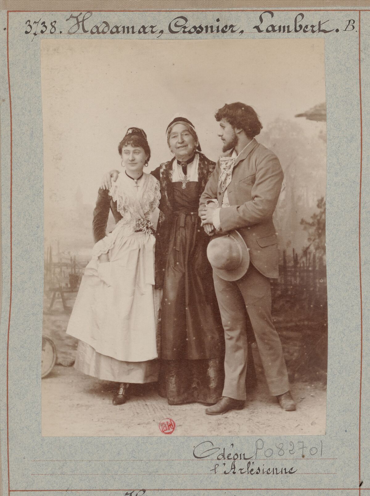 Hadamard, Crosnier, Lambert. Odéon. L'Arlésienne : [photographie, tirage de démonstration] / [Atelier Nadar]