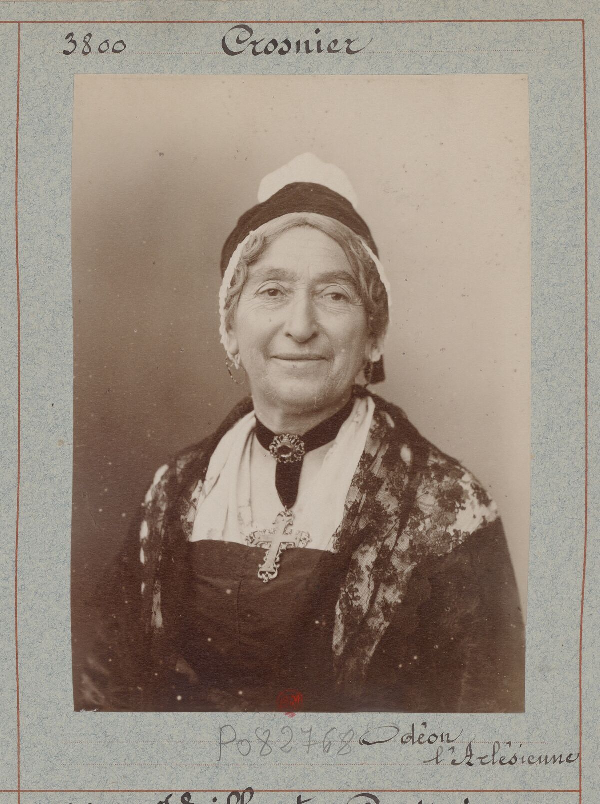 Crosnier. Odéon. L'Arlésienne : [photographie, tirage de démonstration] / [Atelier Nadar]