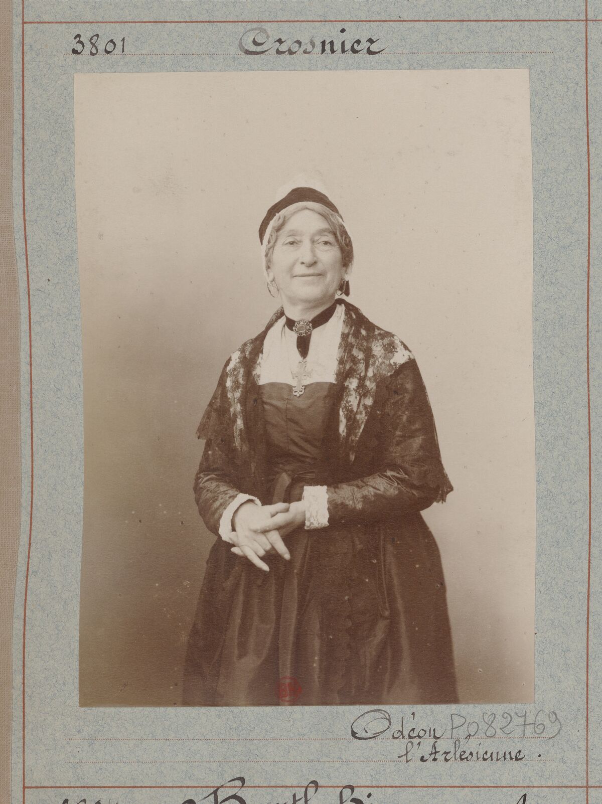 Crosnier. Odéon. L'Arlésienne : [photographie, tirage de démonstration] / [Atelier Nadar]