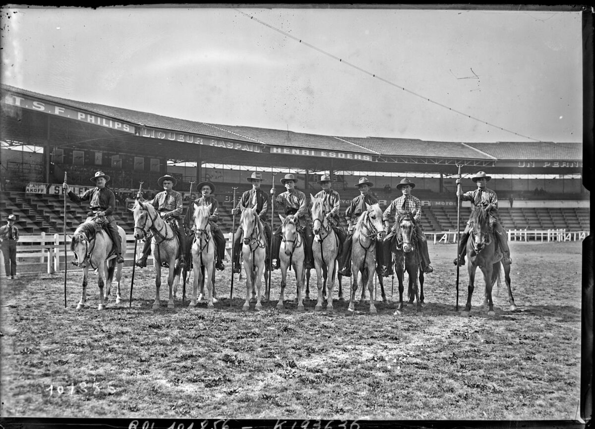 [Stade] Buffalo, 18/6/25, fêtes provençales [gardians] : [photographie de presse] / [Agence Rol]