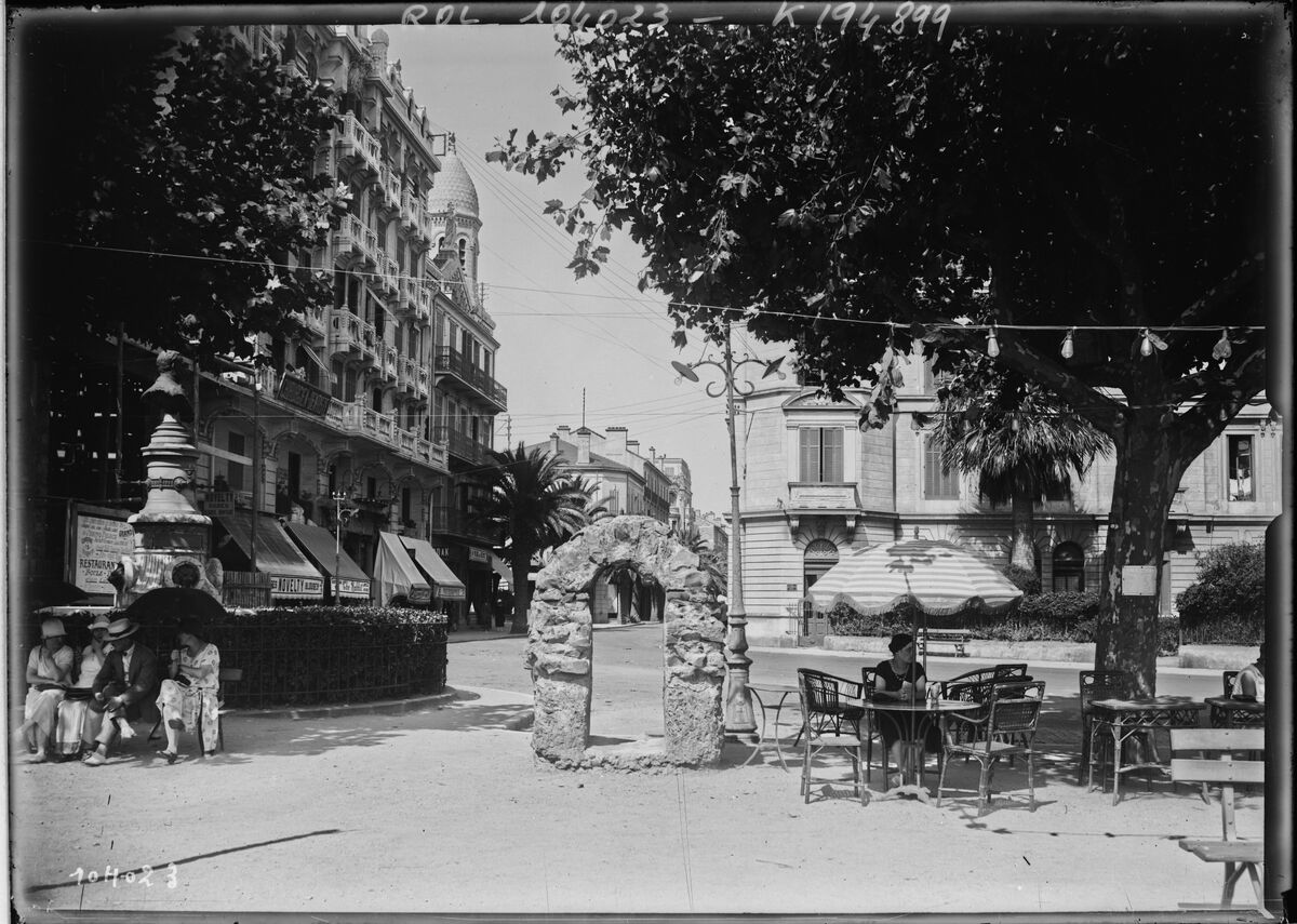 St Raphaël, place du Casino : [photographie de presse] / [Agence Rol]