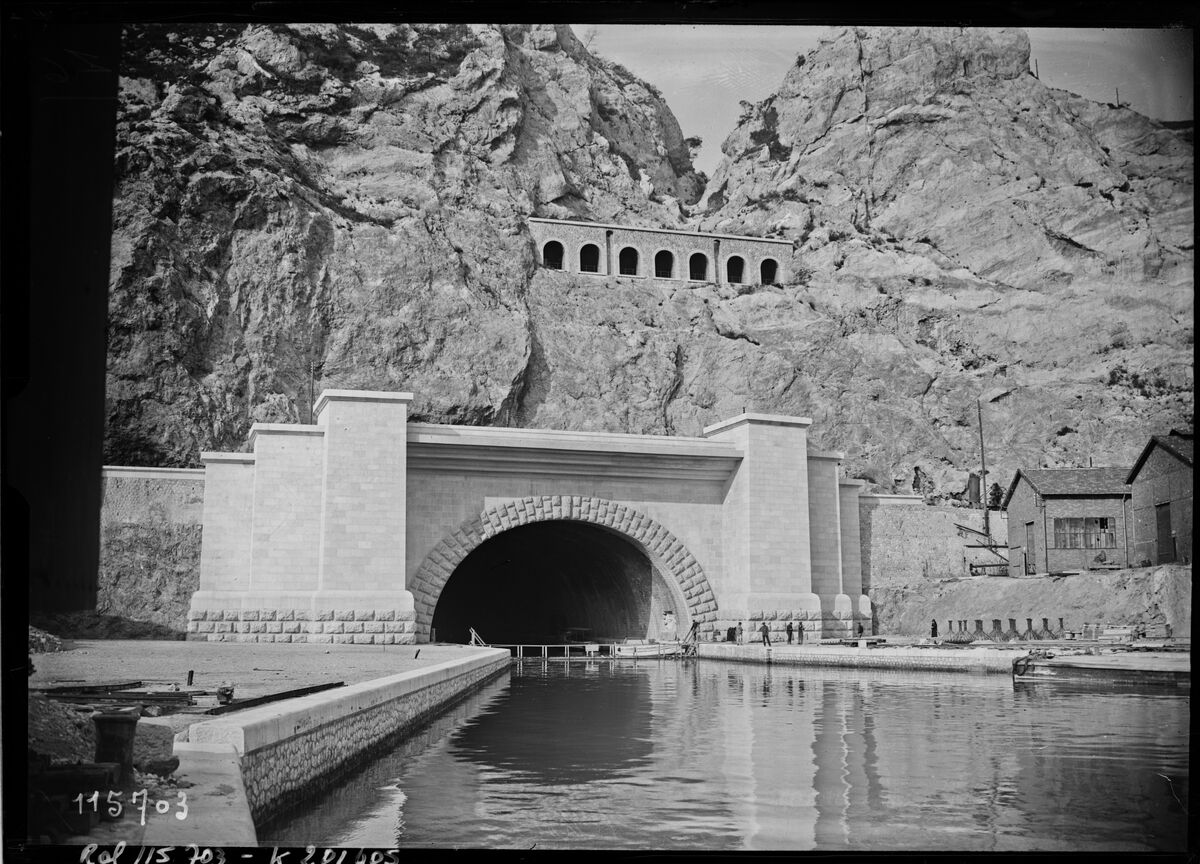 Canal de Marseille au Rhône [bout du tunnel du Rove] : [photographie de presse] / [Agence Rol]