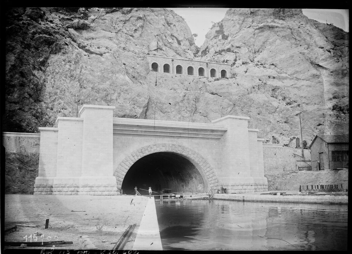 Canal de Marseille au Rhône [bout du tunnel du Rove] : [photographie de presse] / [Agence Rol]