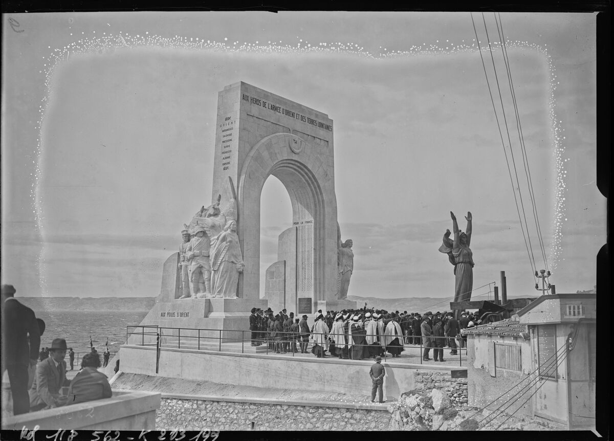 24/4/27, Marseille, inauguration du monument aux morts [de l'armée] d'Orient [et des terres lointaines] : [photographie de presse] / [Agence Rol]