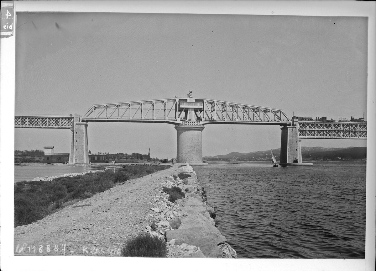 Pont tournant de Caronte : [photographie de presse] / [Agence Rol]