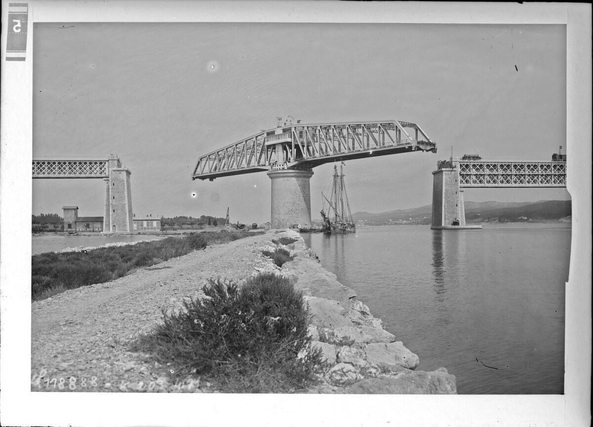 Pont tournant de Caronte : [photographie de presse] / [Agence Rol]