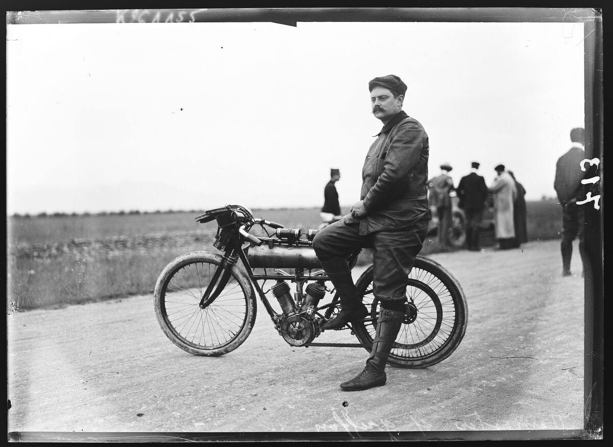 Demester sur [motocyclette] Griffon [participant au meeting de Provence le 14 septembre 1905] : [photographie de presse] / [Agence Rol]