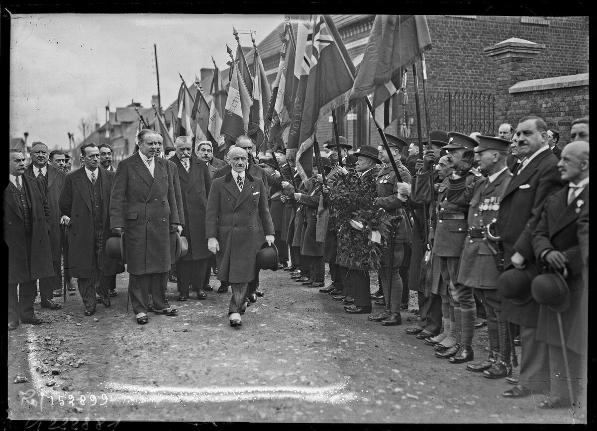 Carency, 22-3-31, arrivée de M. de Castellane : [photographie de presse] / [Agence Rol]