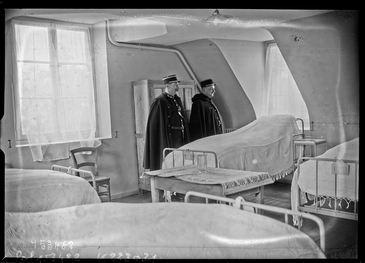 18/4/31, inauguration de l'annexe de la maison de santé des gardiens de la paix : [photographie de presse] / [Agence Rol]
