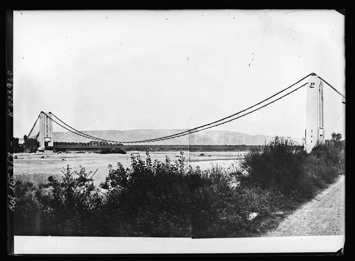 5/9/32, pont de Cavaillon : [photographie de presse] / [Agence Rol] ; [d'après une photographie originale de provenance inconnue]