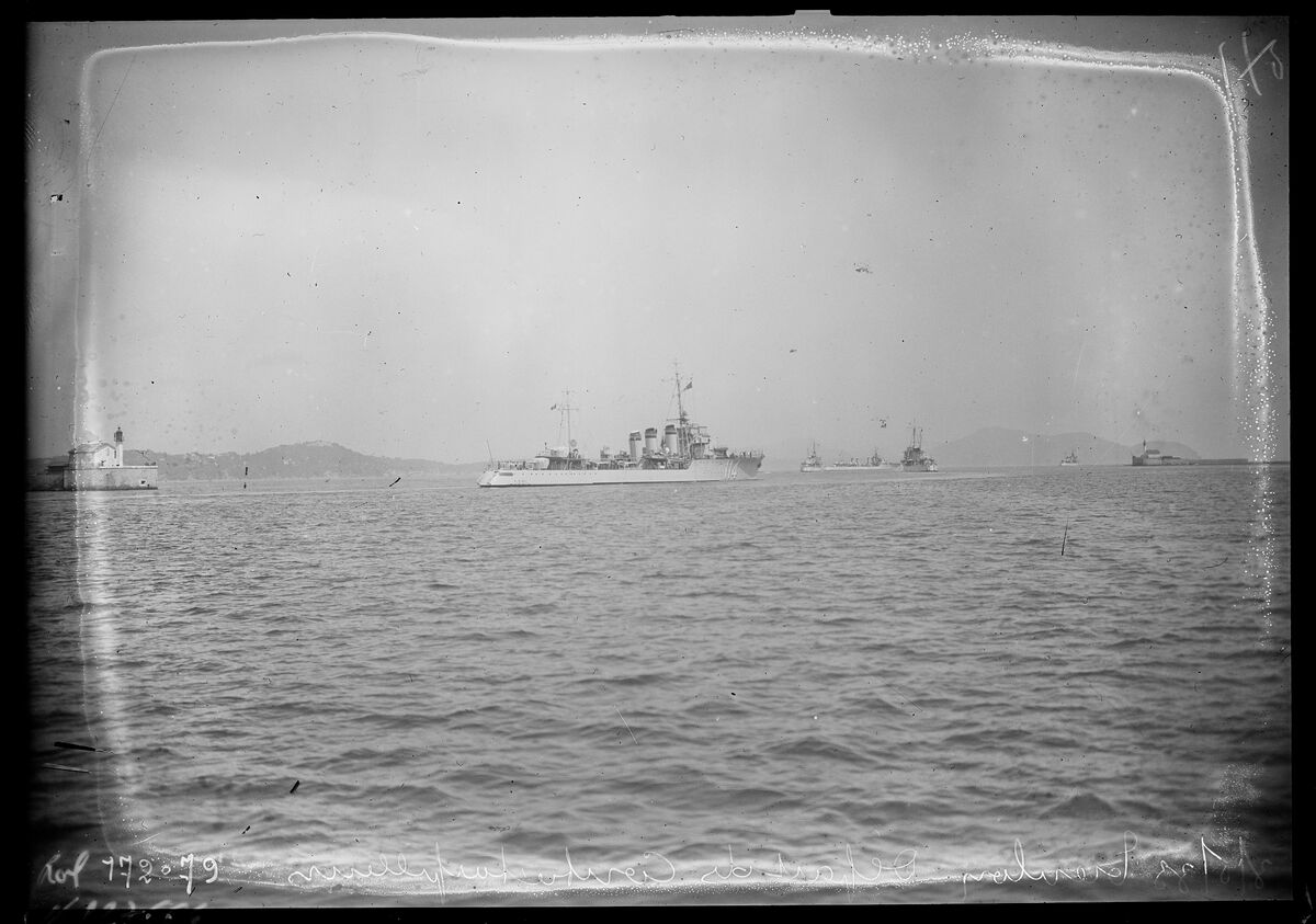 3/5/33, Toulon, départ des contre-torpilleurs : [photographie de presse] / [Agence Rol]