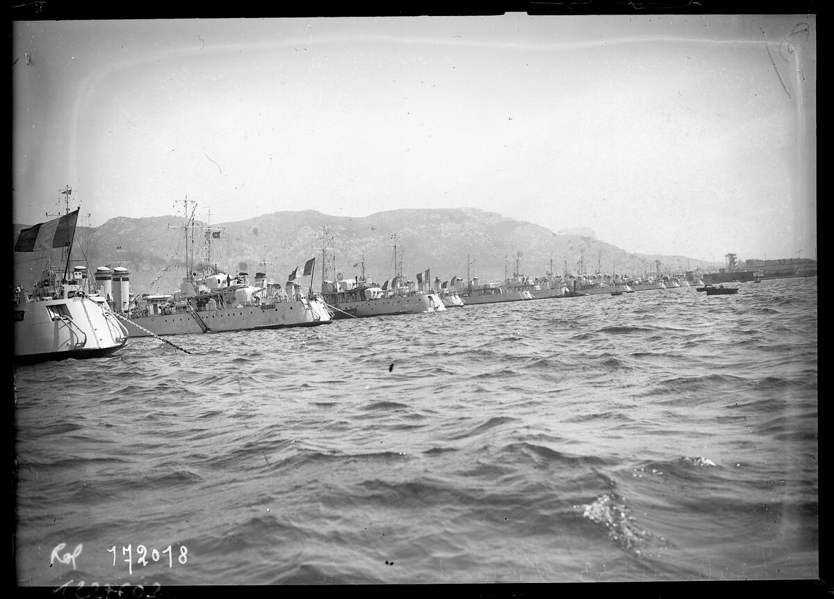 Toulon, 2/5/33, l'escadre légère [torpilleurs] : [photographie de presse] / [Agence Rol]