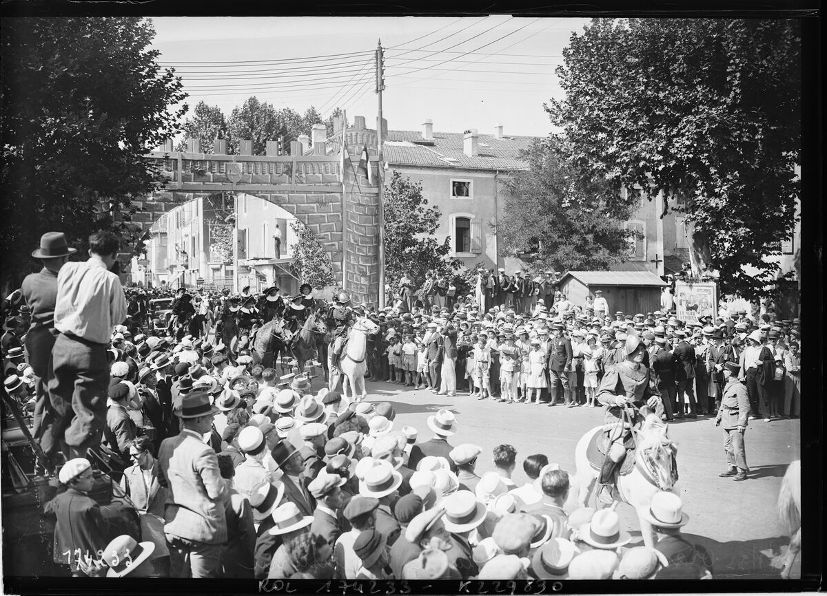 30/7/33, Orange, fêtes de Guillaume le Taciturne [reconstitution fictive de son entrée dans la ville] : [photographie de presse] / [Agence Rol]