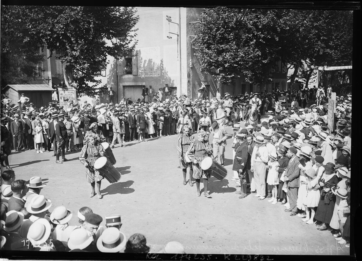 30/7/33, Orange, fêtes de Guillaume le Taciturne [reconstitution fictive de son entrée dans la ville] : [photographie de presse] / [Agence Rol]