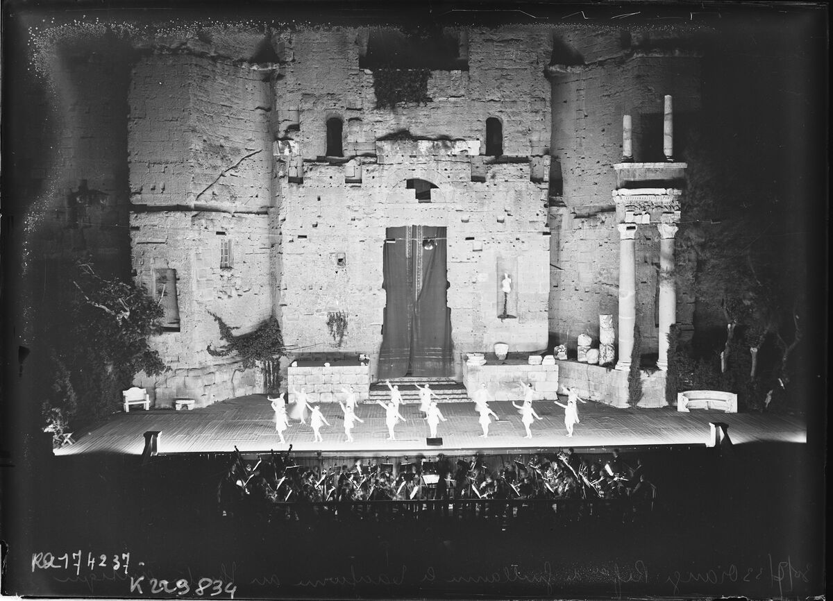 30/7/33, Orange, représentation de Guillaume le Taciturne au théâtre antique : [photographie de presse] / [Agence Rol]