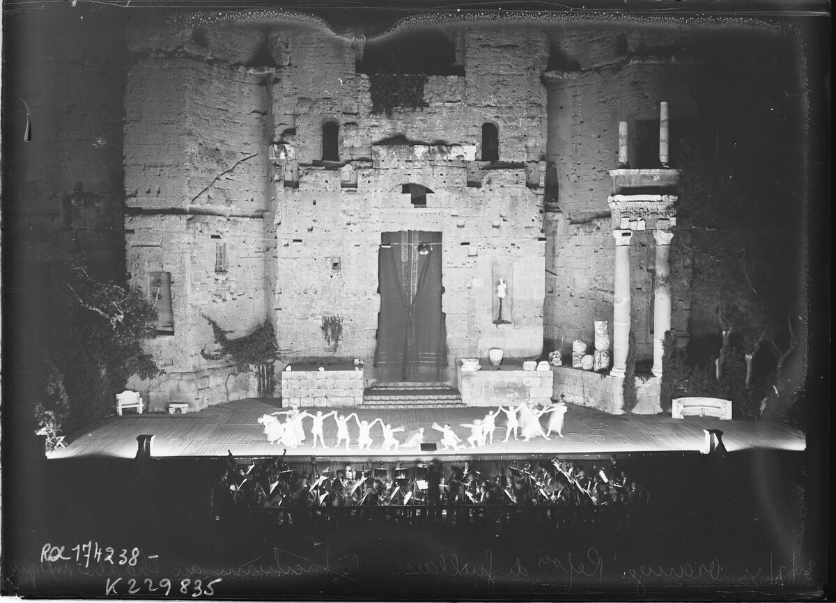 30/7/33, Orange, représentation de Guillaume le Taciturne au théâtre antique : [photographie de presse] / [Agence Rol]