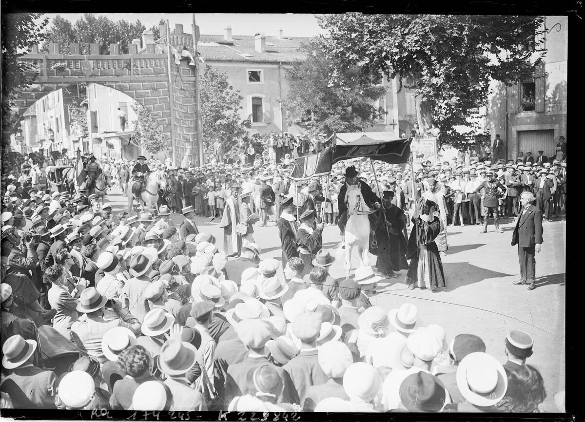 30/7/33, Orange, fêtes de Guillaume le Taciturne [reconstitution fictive de son entrée dans la ville] : [photographie de presse] / [Agence Rol]
