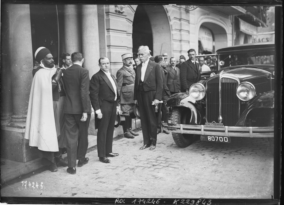 30/7/33, Orange, fêtes de Guillaume le Taciturne, arrivée de Daladier, [à droite M. Louis] Gout, maire d'Orange : [photographie de presse] / [Agence Rol]