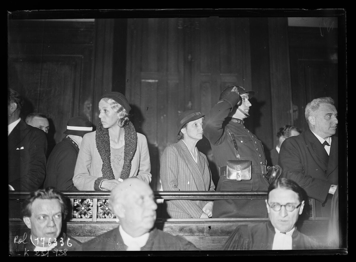28/10/33, Aix[-en-Provence], Sarret et les soeurs Schmidt, Catherine et Philomène : [photographie de presse] / [Agence Rol]
