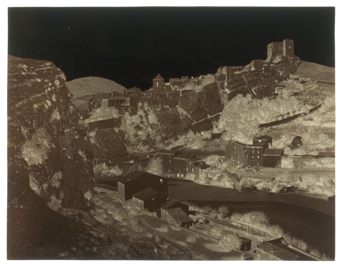 [La vieille ville de Vaison et le château] : [photographie négative] / [Paul Duseigneur]