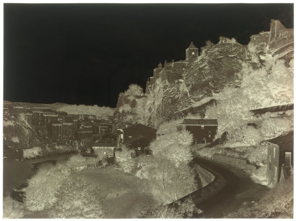 [Vaison-la-Romaine, la vieille ville et l'Ouvèze] : [photographie négative] / [Paul Duseigneur]