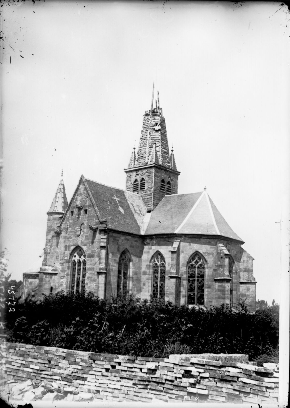 Pargny-sur-Saulx, l'église [après un bombardement] : [photographie de presse] / [Agence Rol]