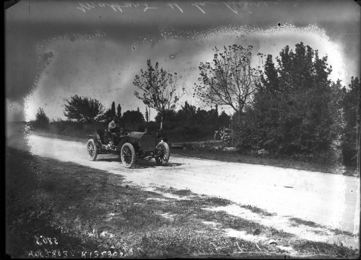 Mottard sur La Buire en vitesse, Salon 1906 1906 [course automobile et motocycliste] : [photographie de presse] / [Agence Rol]