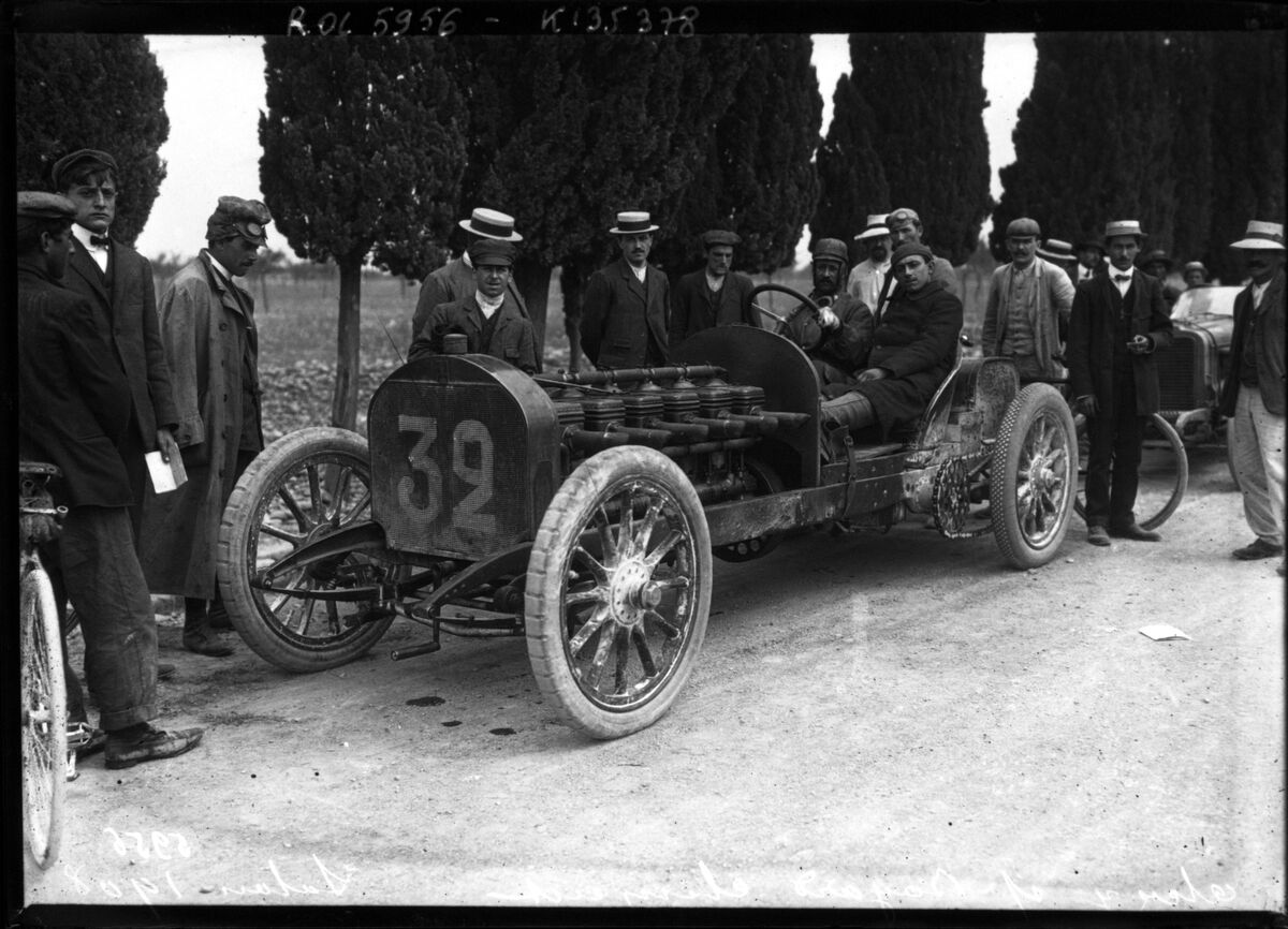 Alezy sur Bayard-Clément, Salon 1908 [course automobile, 10 septembre] : [photographie de presse] / [Agence Rol]