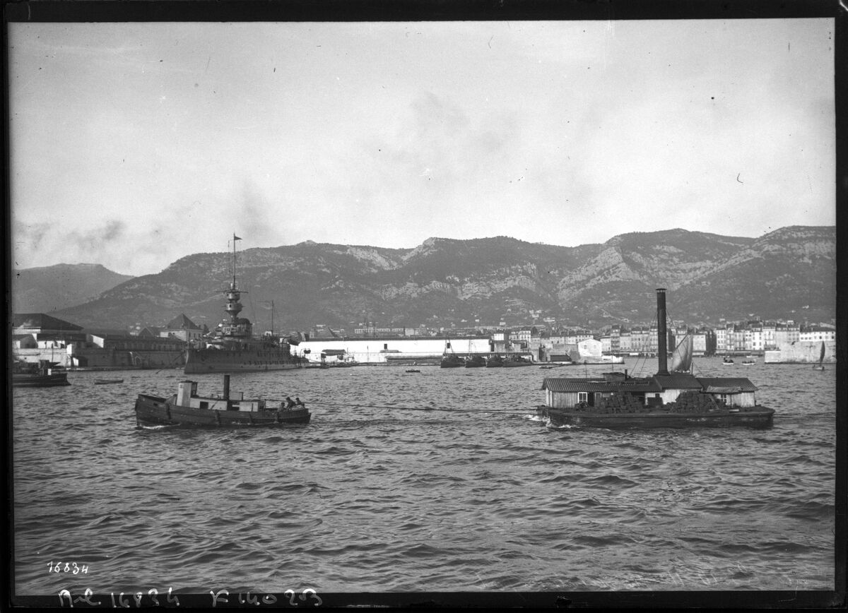 Toulon, 23-10-11, vue générale du port : [photographie de presse] / [Agence Rol]