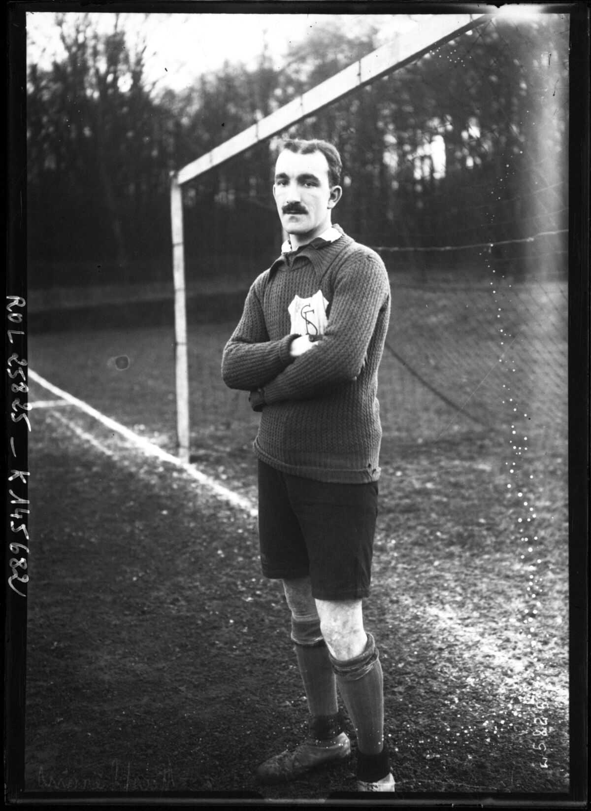 Meisterhans, S.F. [gardien de but, 12-1-13] : [photographie de presse] / [Agence Rol]