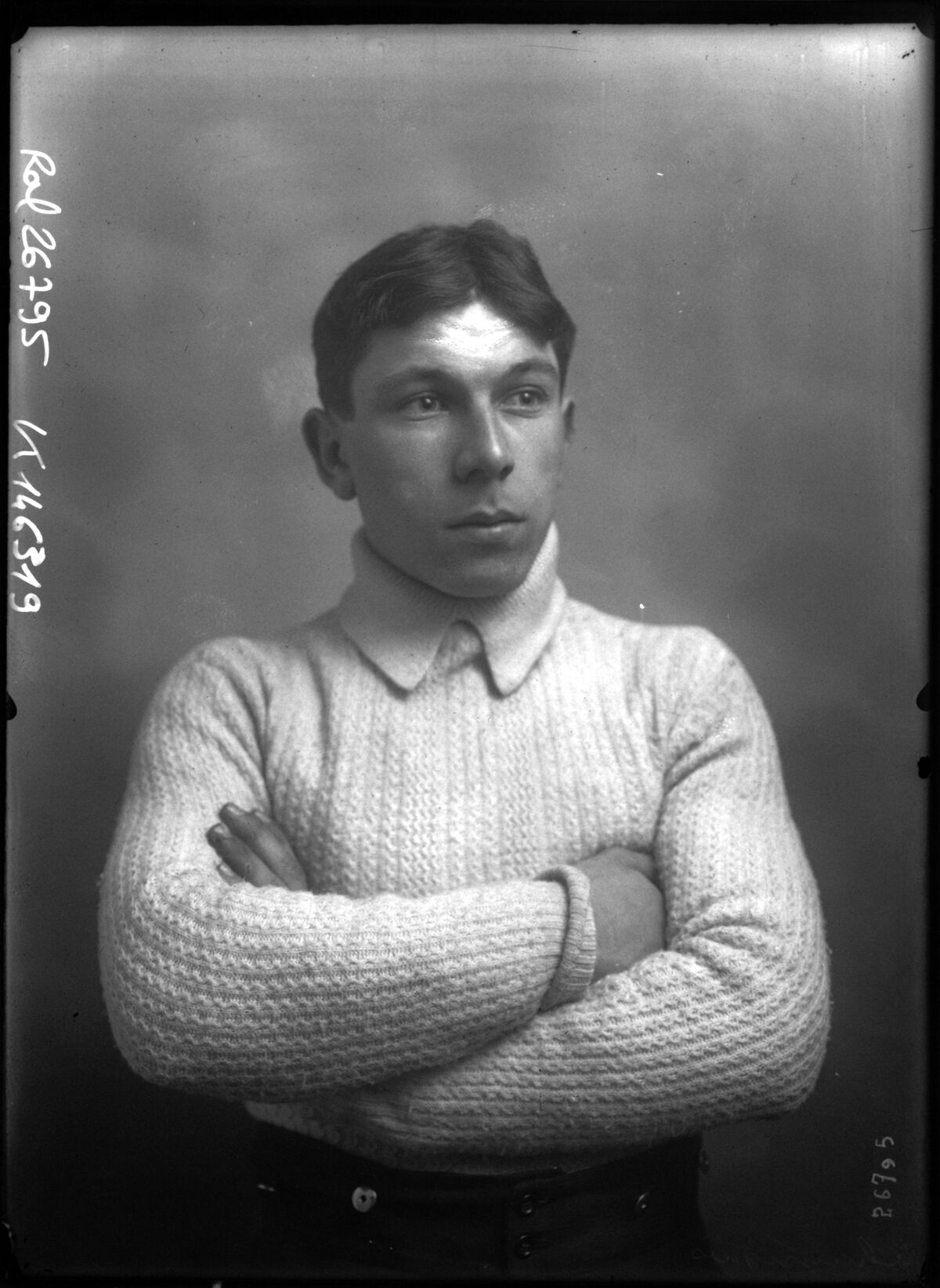Chayriguès [portrait du gardien de but de football] : [photographie de presse] / [Agence Rol]