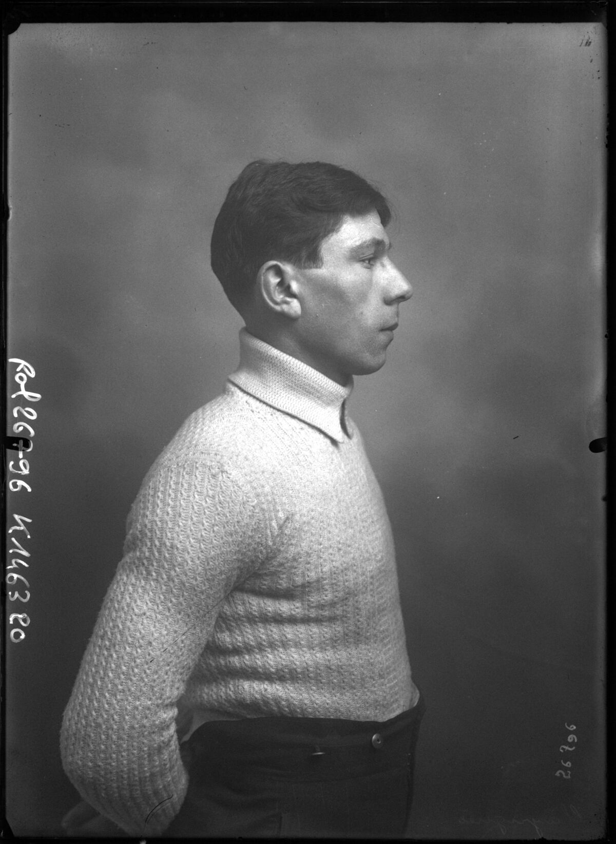 Chayriguès [portrait du gardien de but de football] : [photographie de presse] / [Agence Rol]