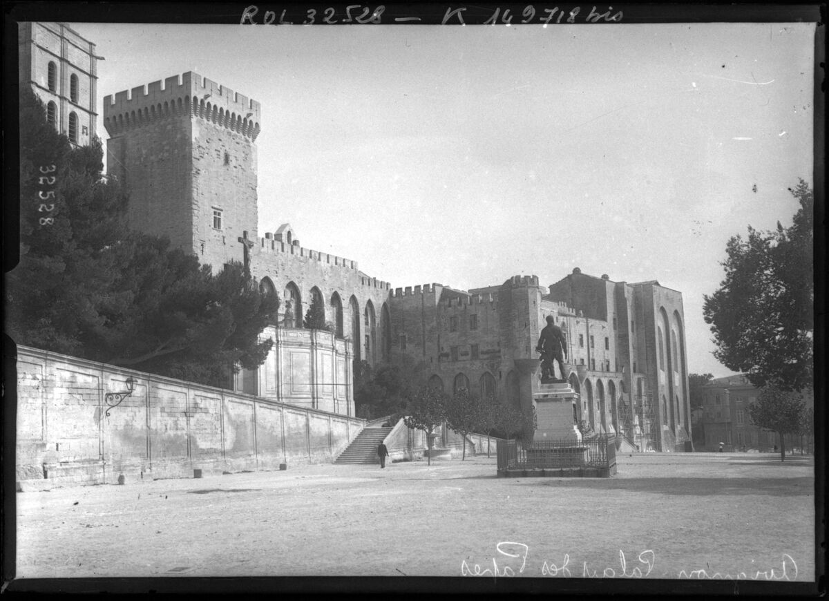Avignon, palais des Papes : [photographie de presse] / [Agence Rol]