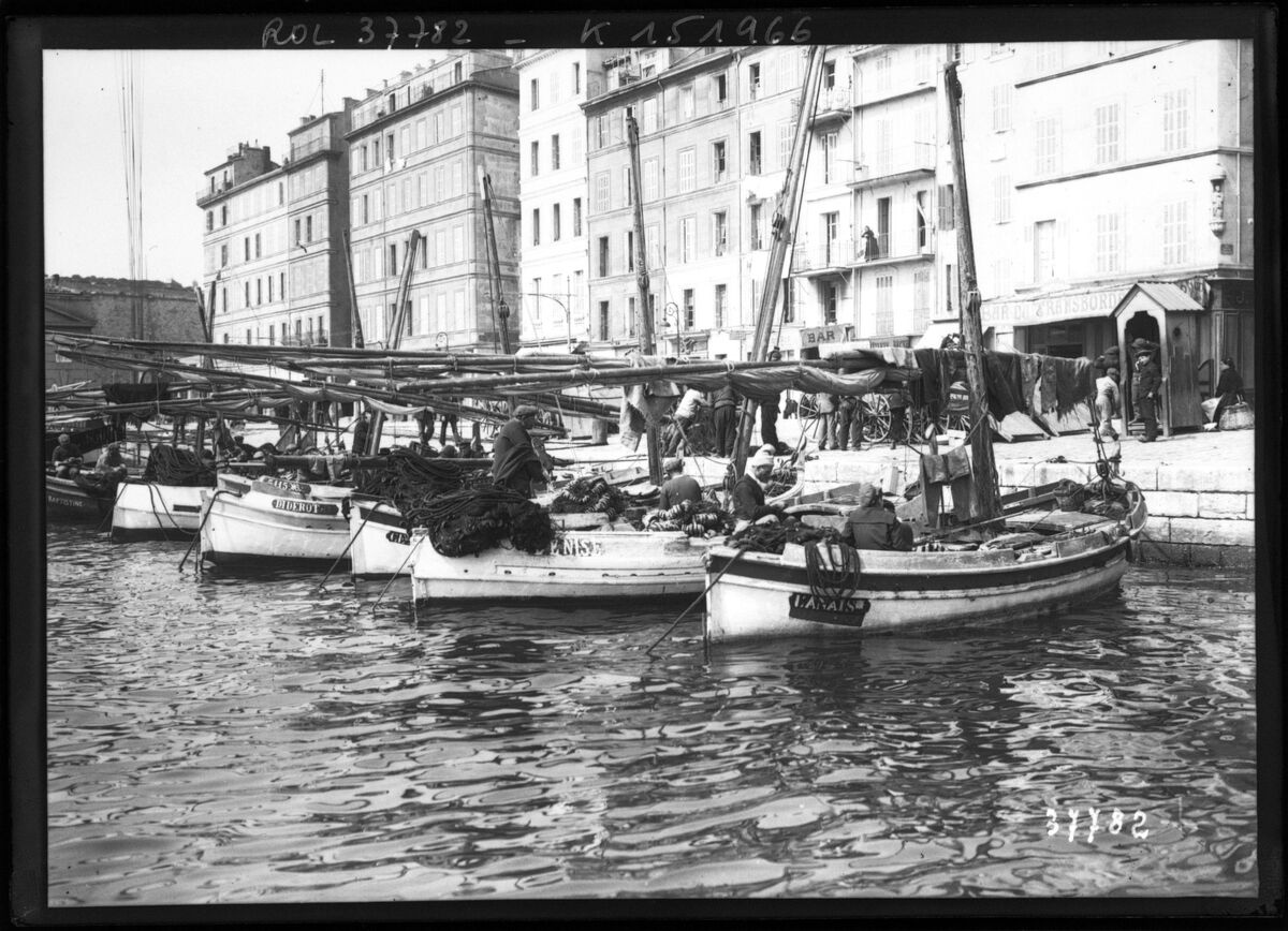 Marseille [bateaux de pêche dans le port] : [photographie de presse] / [Agence Rol]