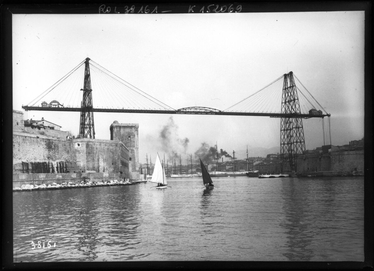Marseille, pont transbordeur [et une partie du fort Saint-Jean] : [photographie de presse] / [Agence Rol]