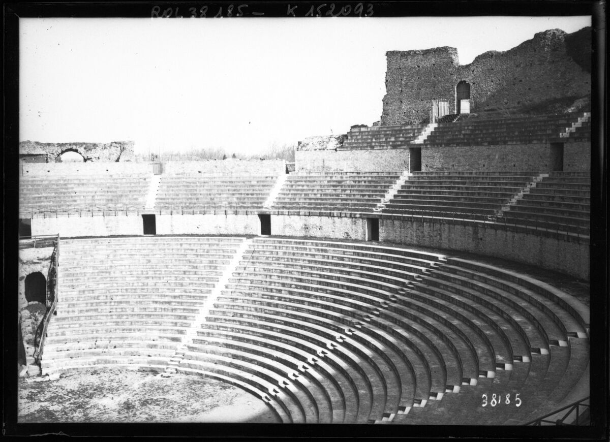 Orange, théâtre antique : [photographie de presse] / [Agence Rol]
