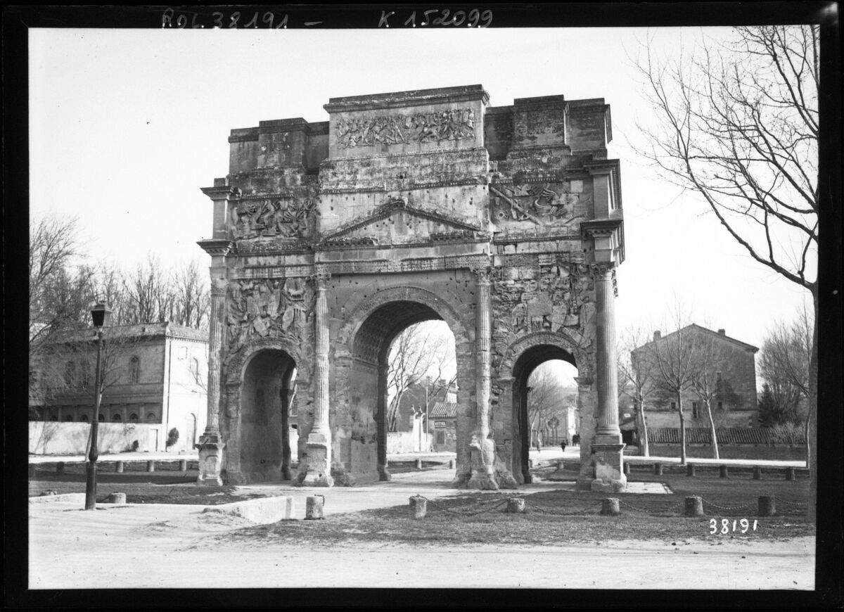 Orange, arc de triomphe romain : [photographie de presse] / [Agence Rol]