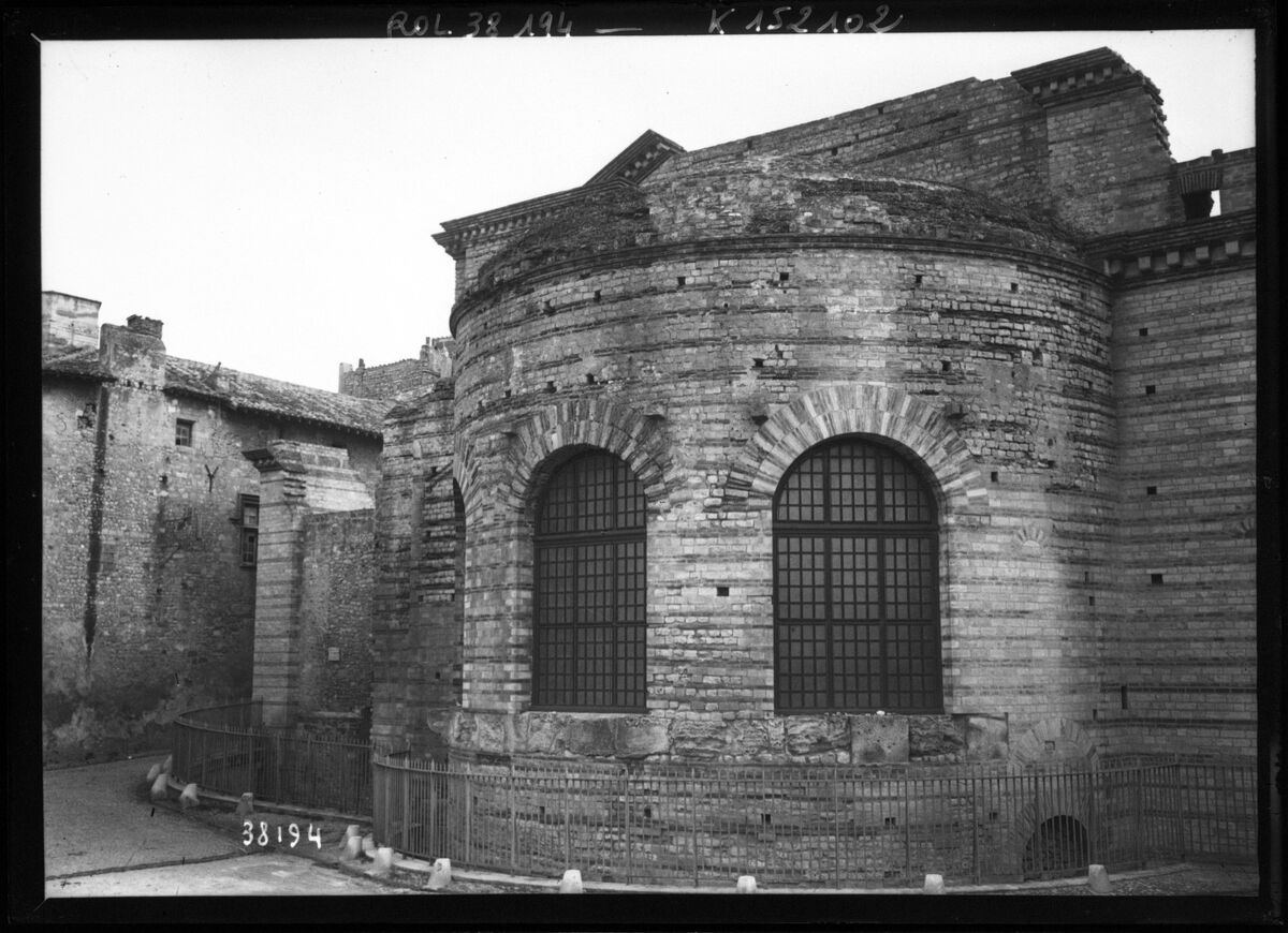 Arles, palais Constantin : [photographie de presse] / [Agence Rol]