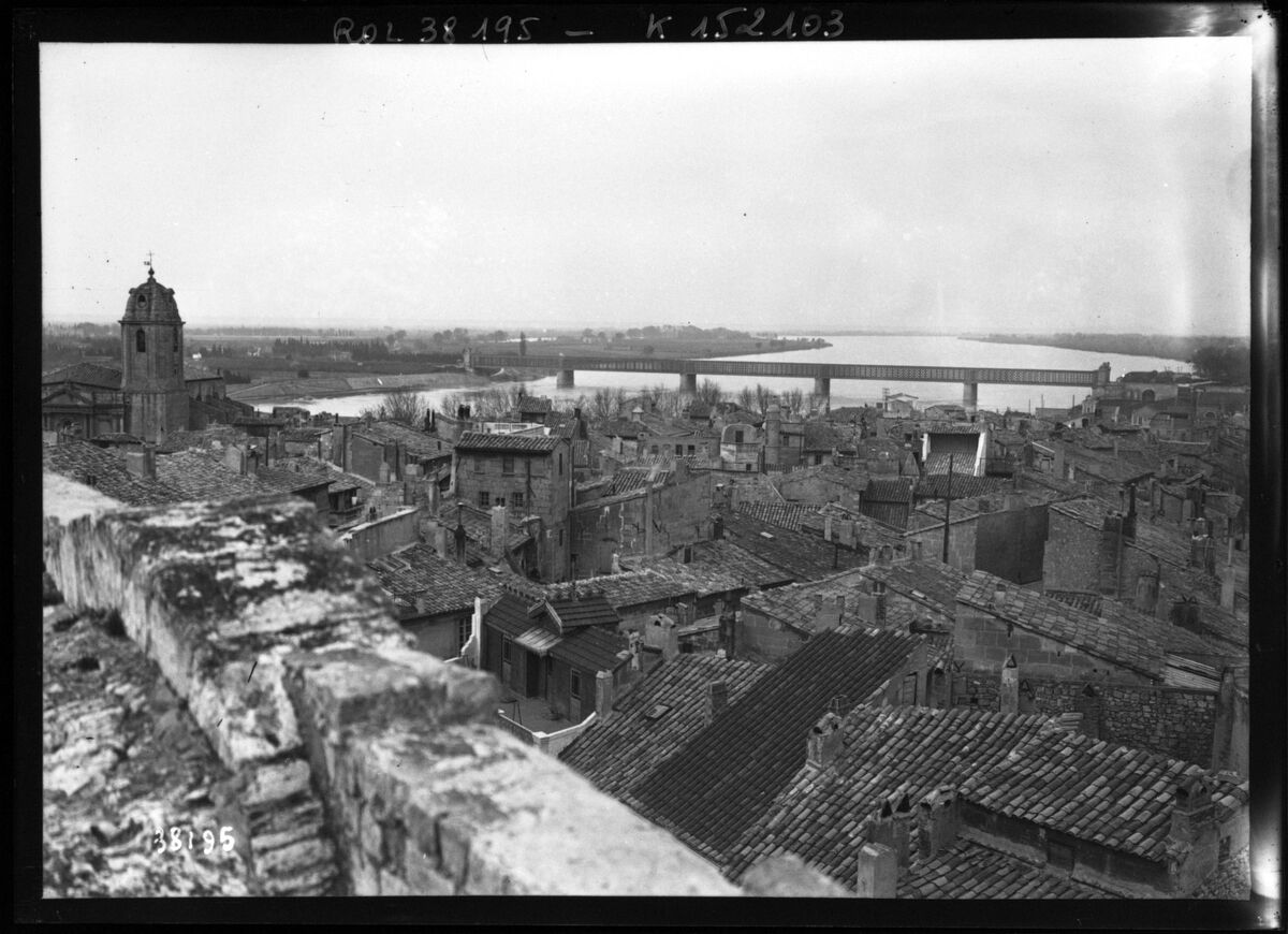 Vue d'Arles [vue générale] : [photographie de presse] / [Agence Rol]