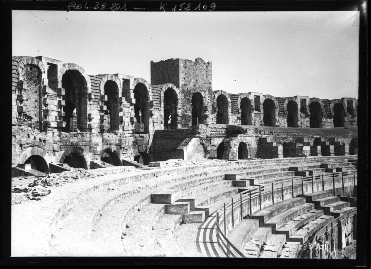 Arènes d'Arles : [photographie de presse] / [Agence Rol]