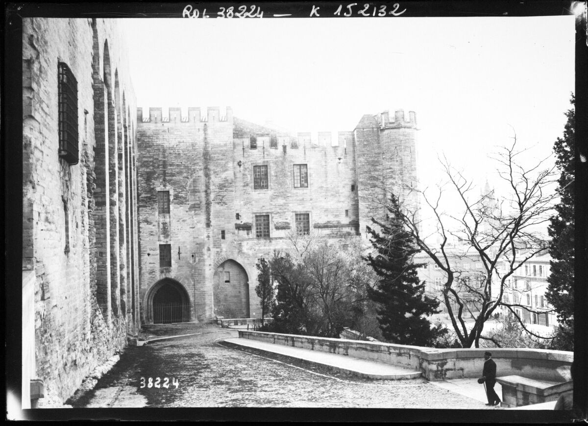 Avignon, le château des Papes : [photographie de presse] / [Agence Rol]