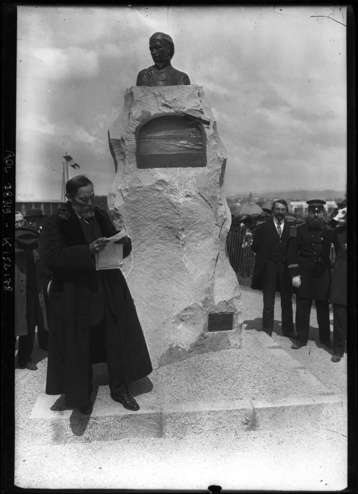 19-4-14, inauguration du monument Garros [à Fréjus], discours de Mr Jean Aicard : [photographie de presse] / [Agence Rol]