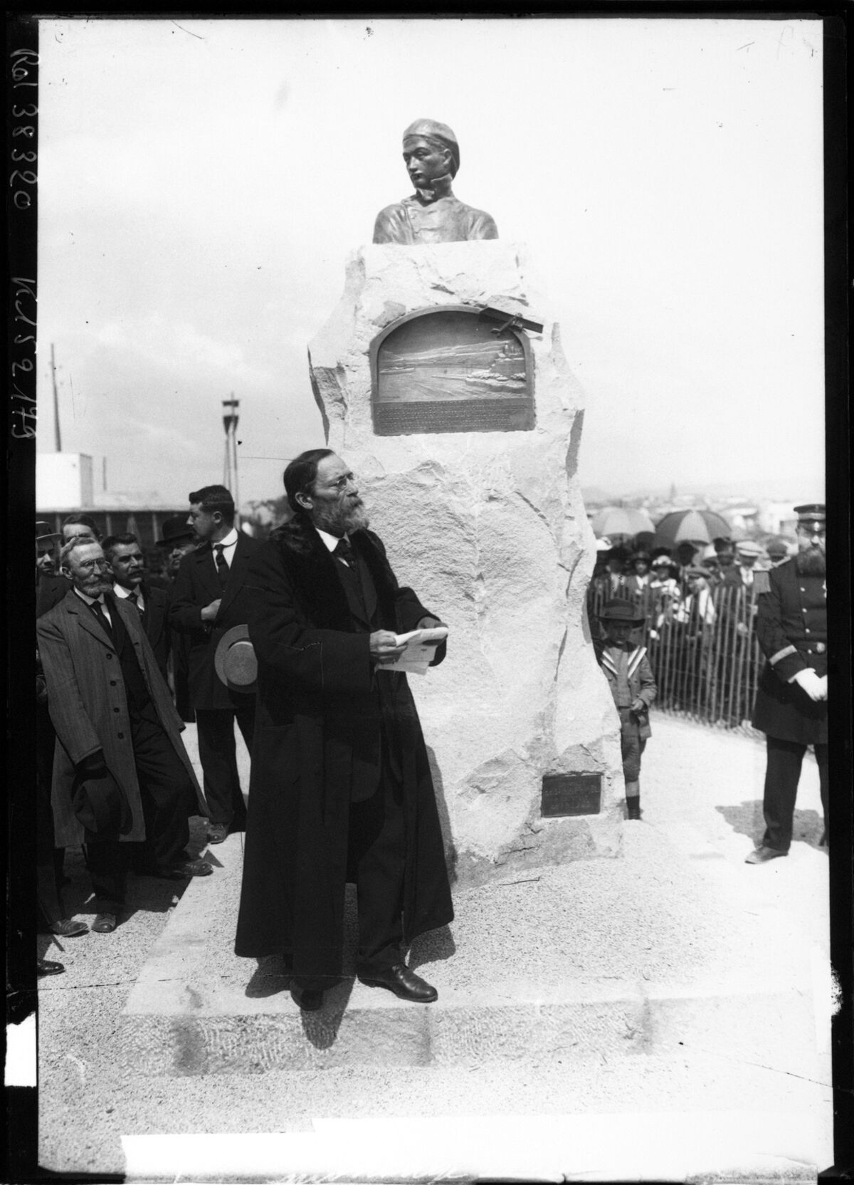 19-4-14, inauguration du monument Garros [à Fréjus], discours de Mr Jean Aicard : [photographie de presse] / [Agence Rol]