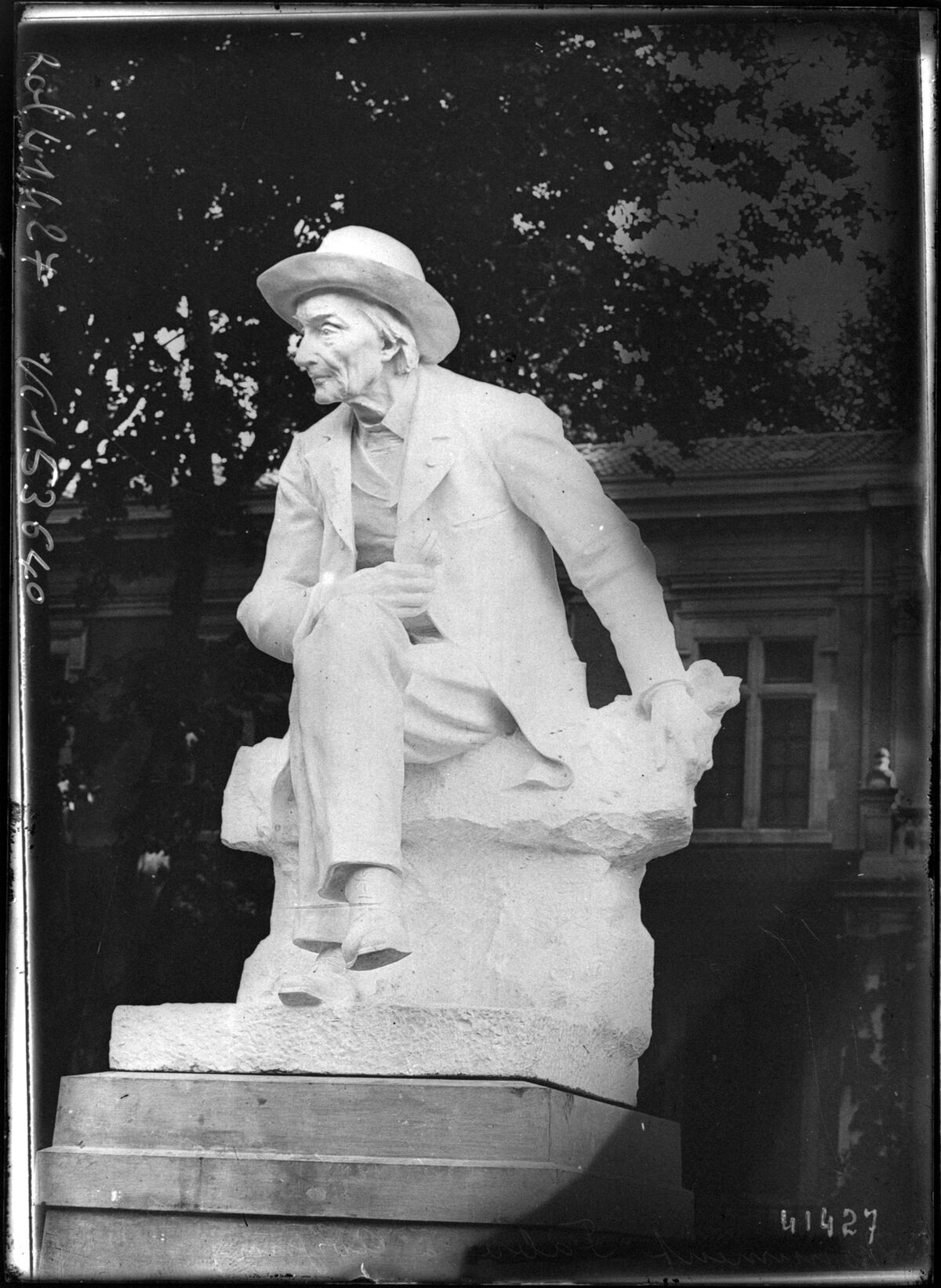Monument Fabre à Avignon : [photographie de presse] / [Agence Rol]